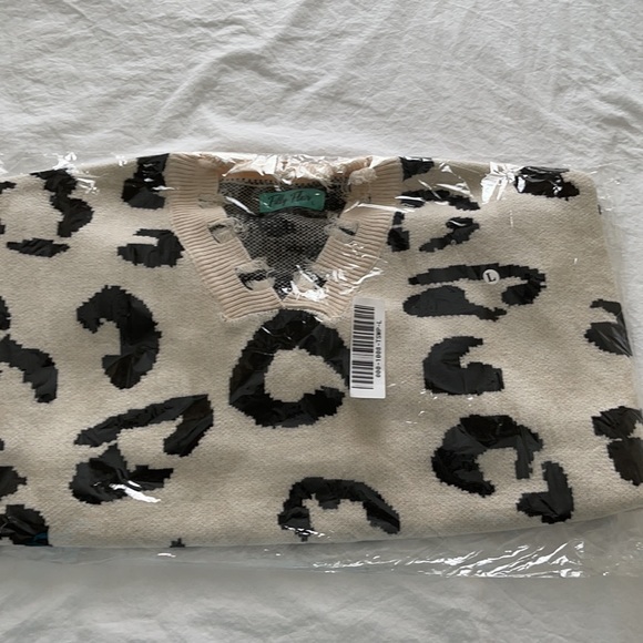 Animal Print Sweater - Picture 4 of 4